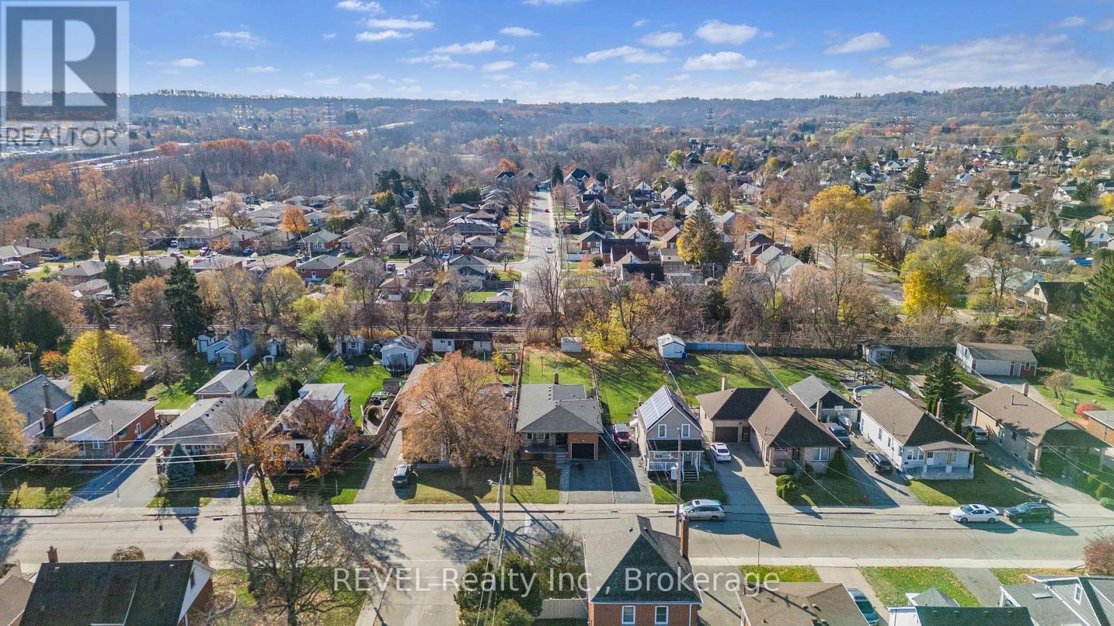 Single Family House Raised bungalow for Sale in  HIXON ROAD Hamilton (Rosedale) 