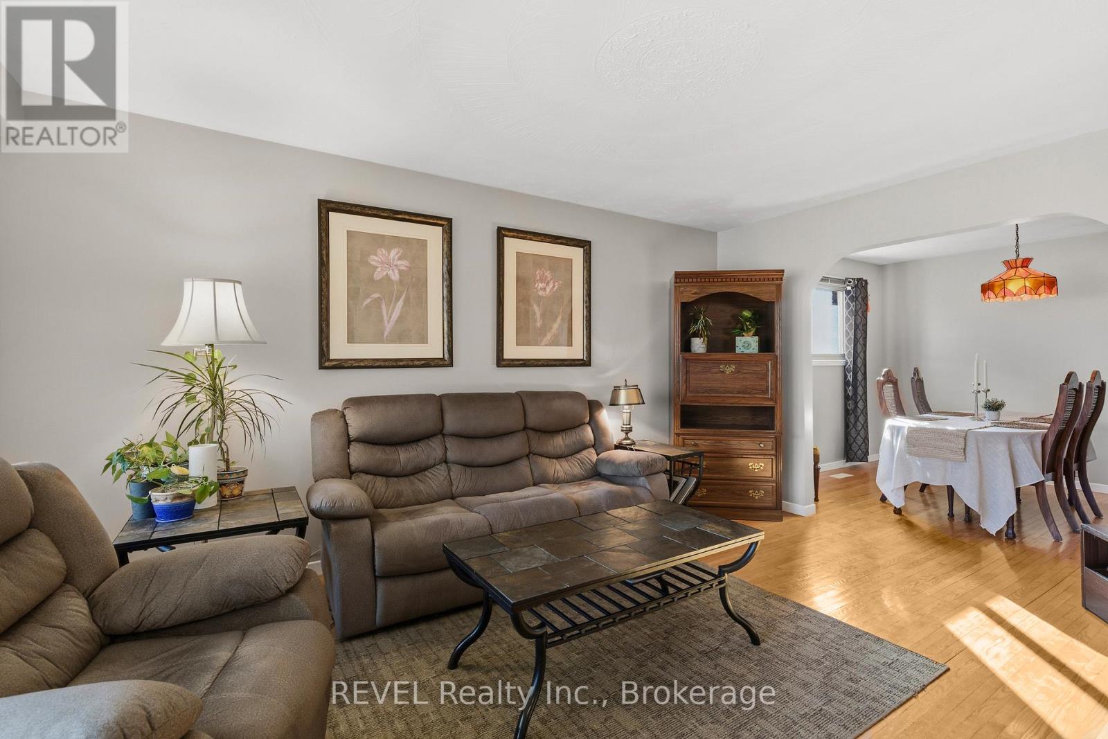 Single Family House Raised bungalow for Sale in  HIXON ROAD Hamilton (Rosedale) 