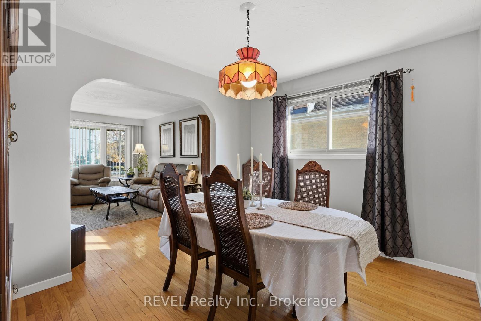 Single Family House Raised bungalow for Sale in  HIXON ROAD Hamilton (Rosedale) 