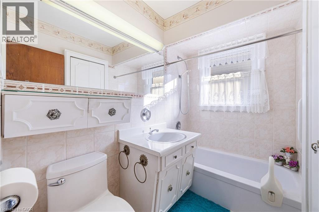 20 BURWELL Avenue, Stoney Creek, Ontario, L8G3L7 — Photo 13