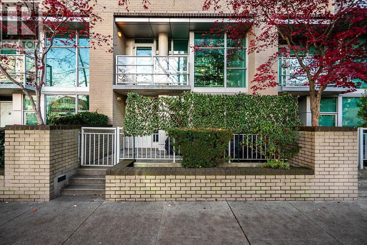 TH6 168 E ESPLANADE AVENUE, North Vancouver