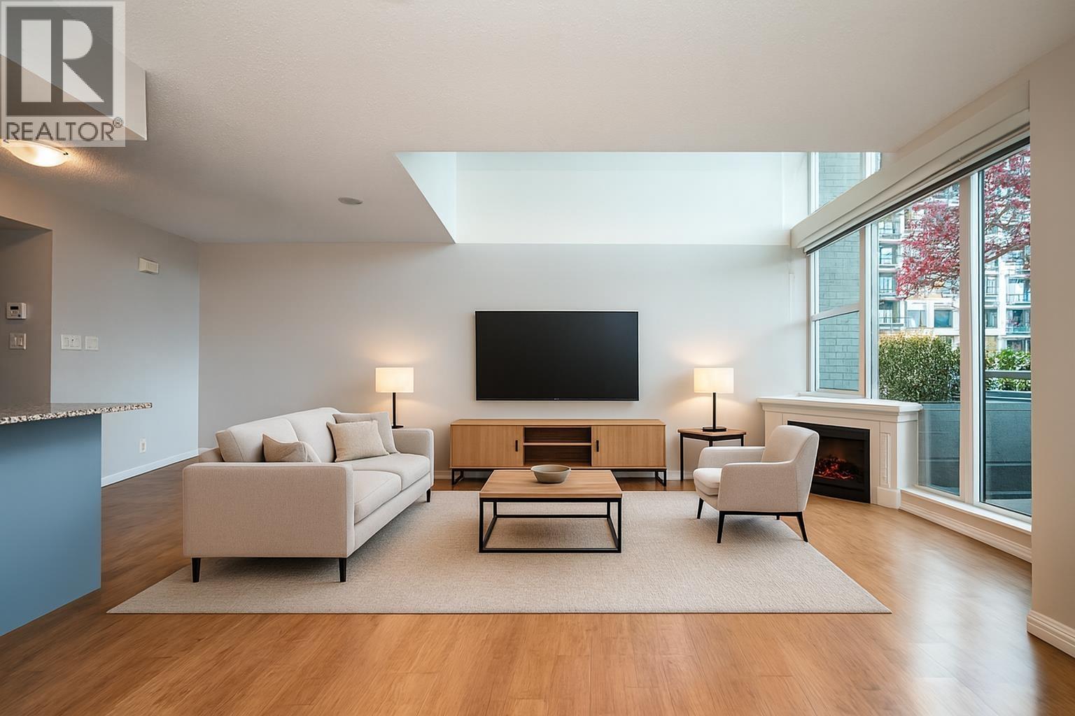 TH6 168 E ESPLANADE AVENUE, North Vancouver