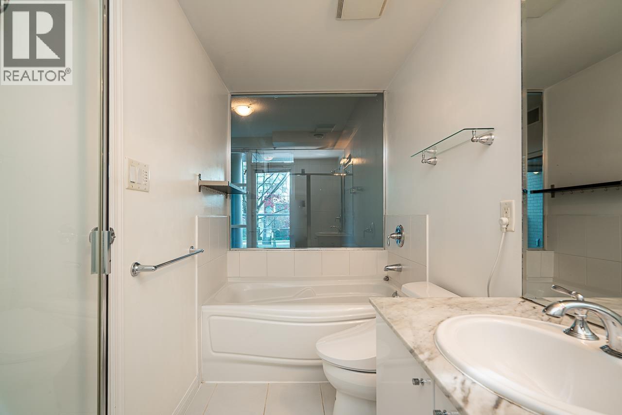 TH6 168 E ESPLANADE AVENUE, North Vancouver