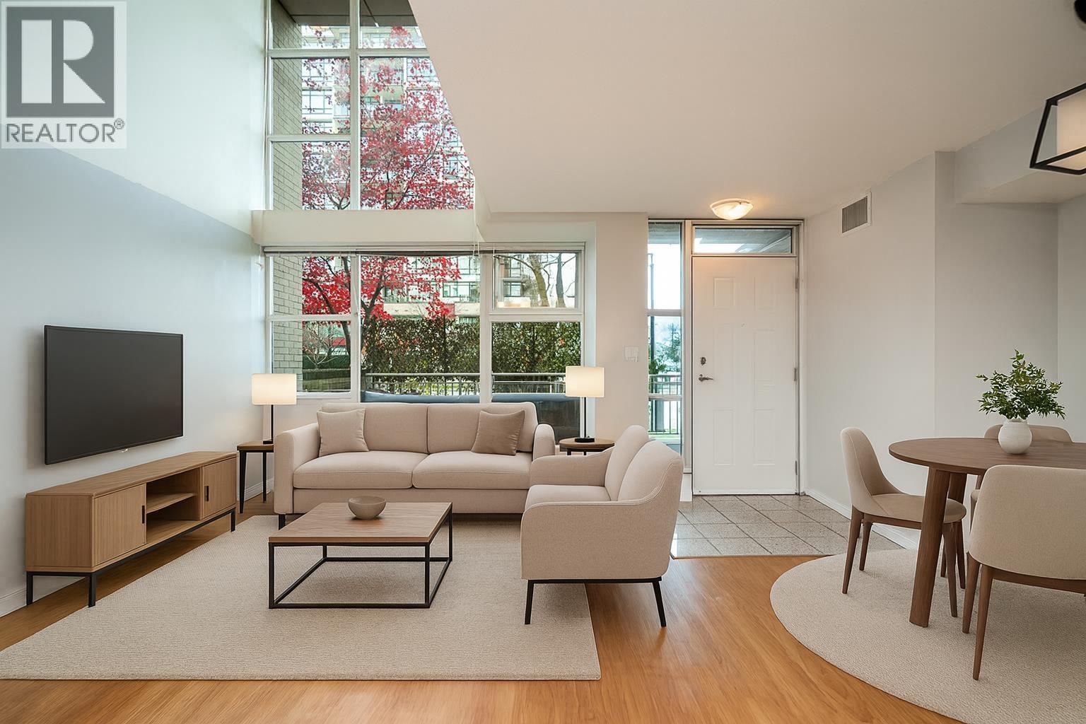 TH6 168 E ESPLANADE AVENUE, North Vancouver