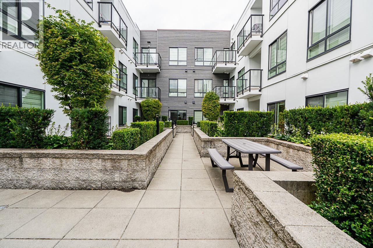 307 6968 ROYAL OAK AVENUE, Burnaby