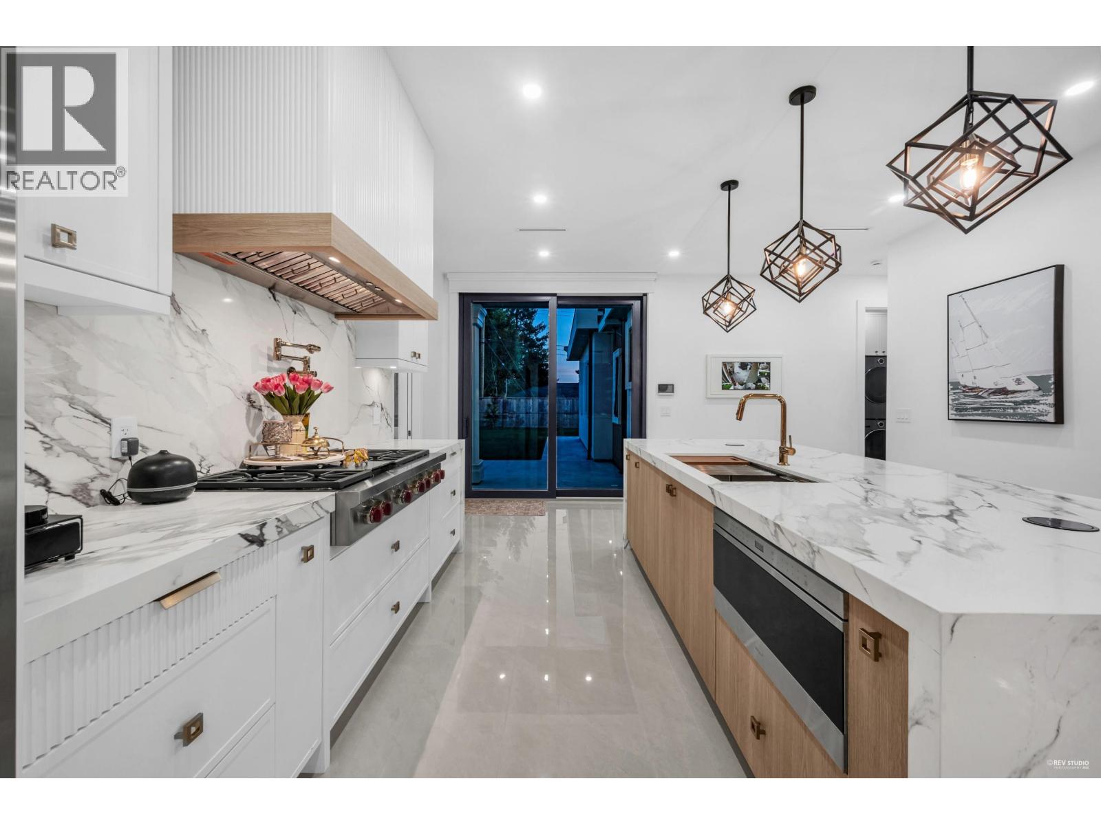 1390 SUTHERLAND AVENUE, North Vancouver