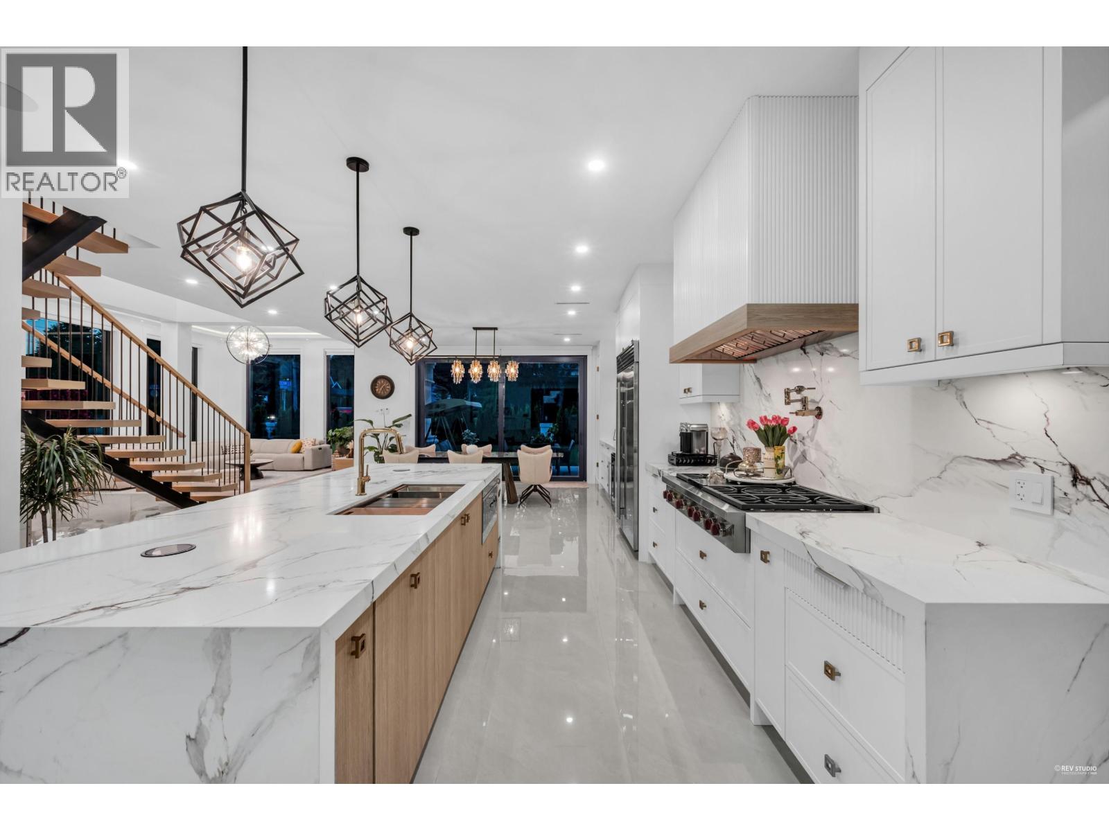 1390 SUTHERLAND AVENUE, North Vancouver