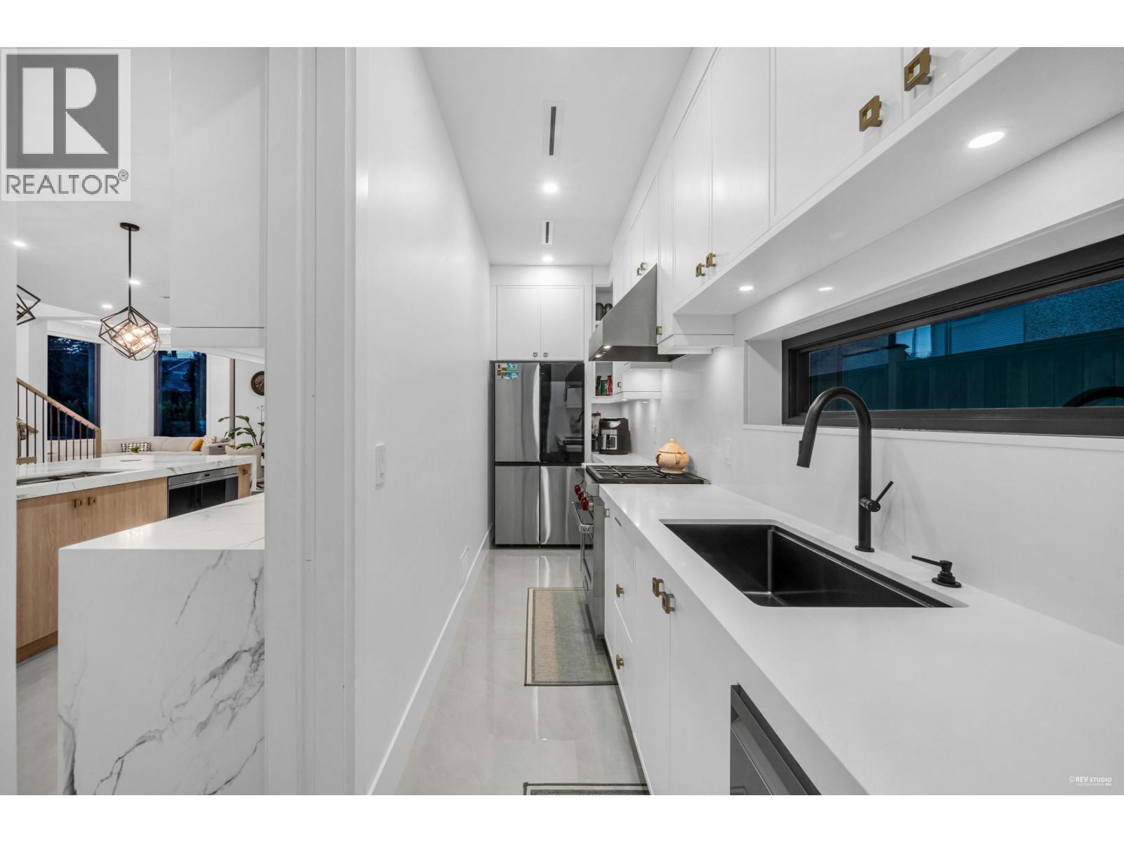 1390 SUTHERLAND AVENUE, North Vancouver