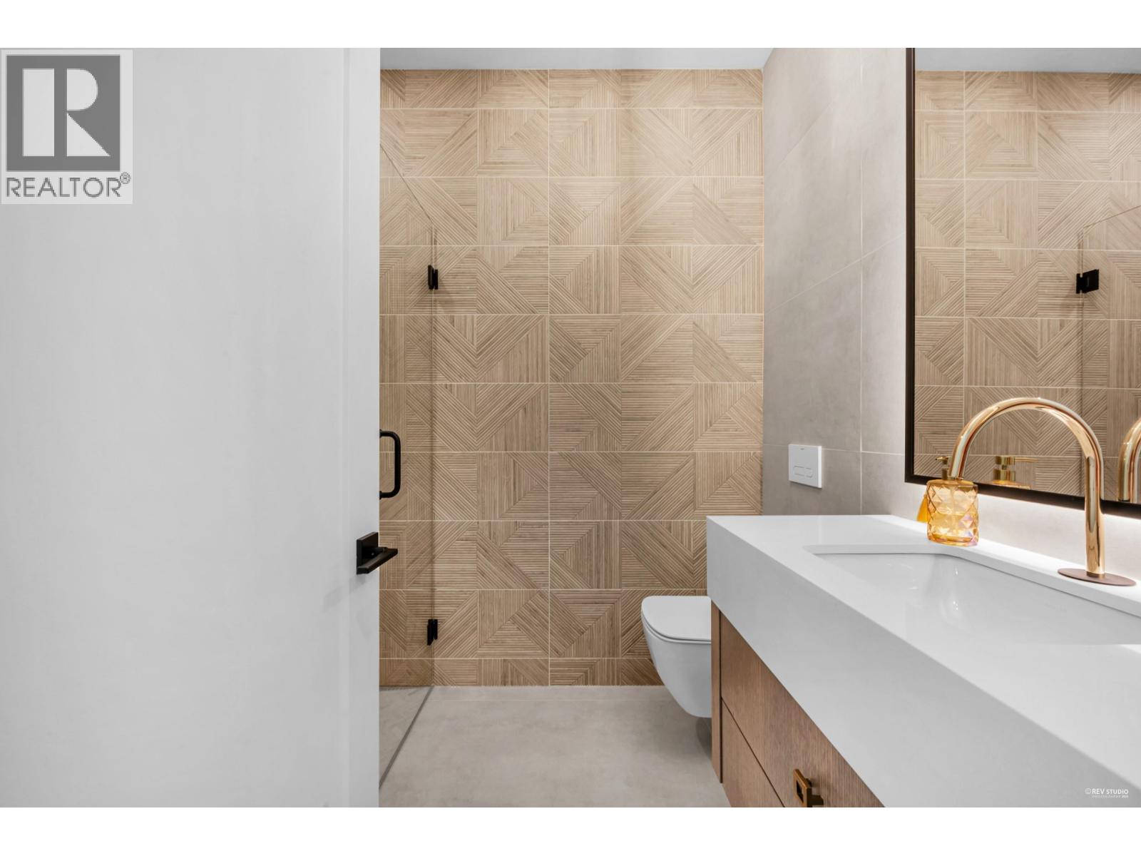 1390 SUTHERLAND AVENUE, North Vancouver