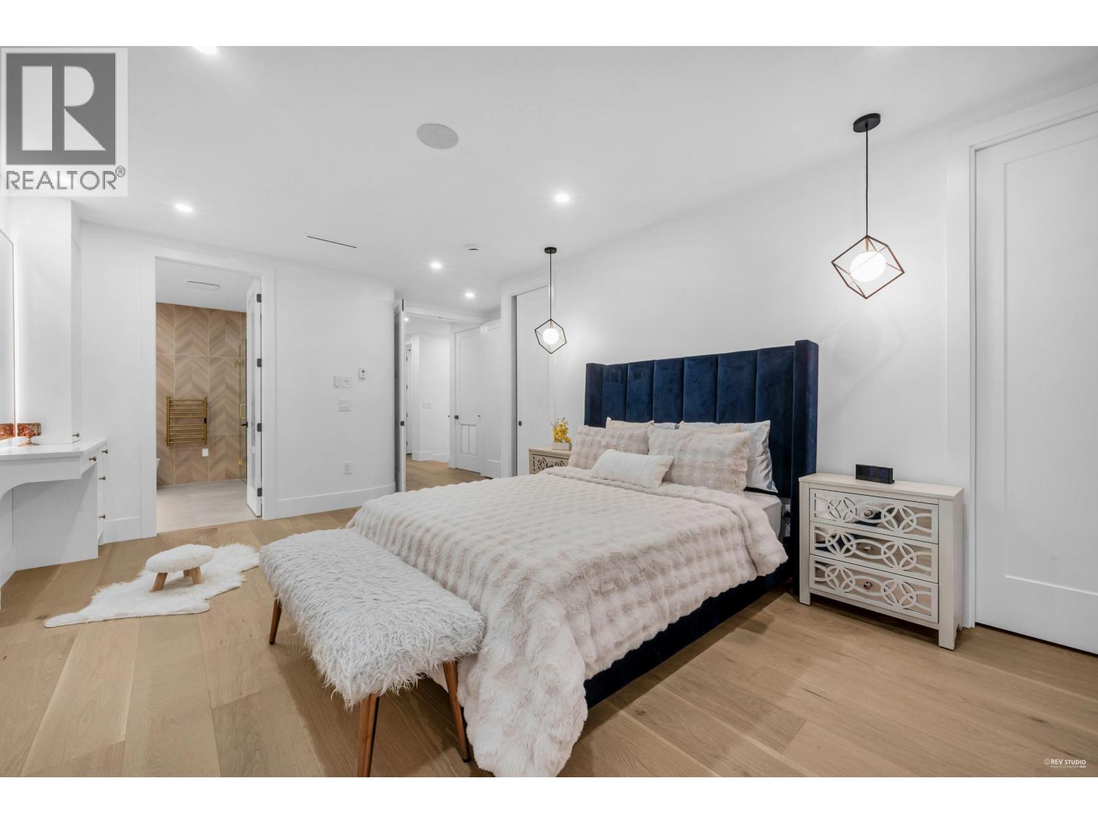 1390 SUTHERLAND AVENUE, North Vancouver