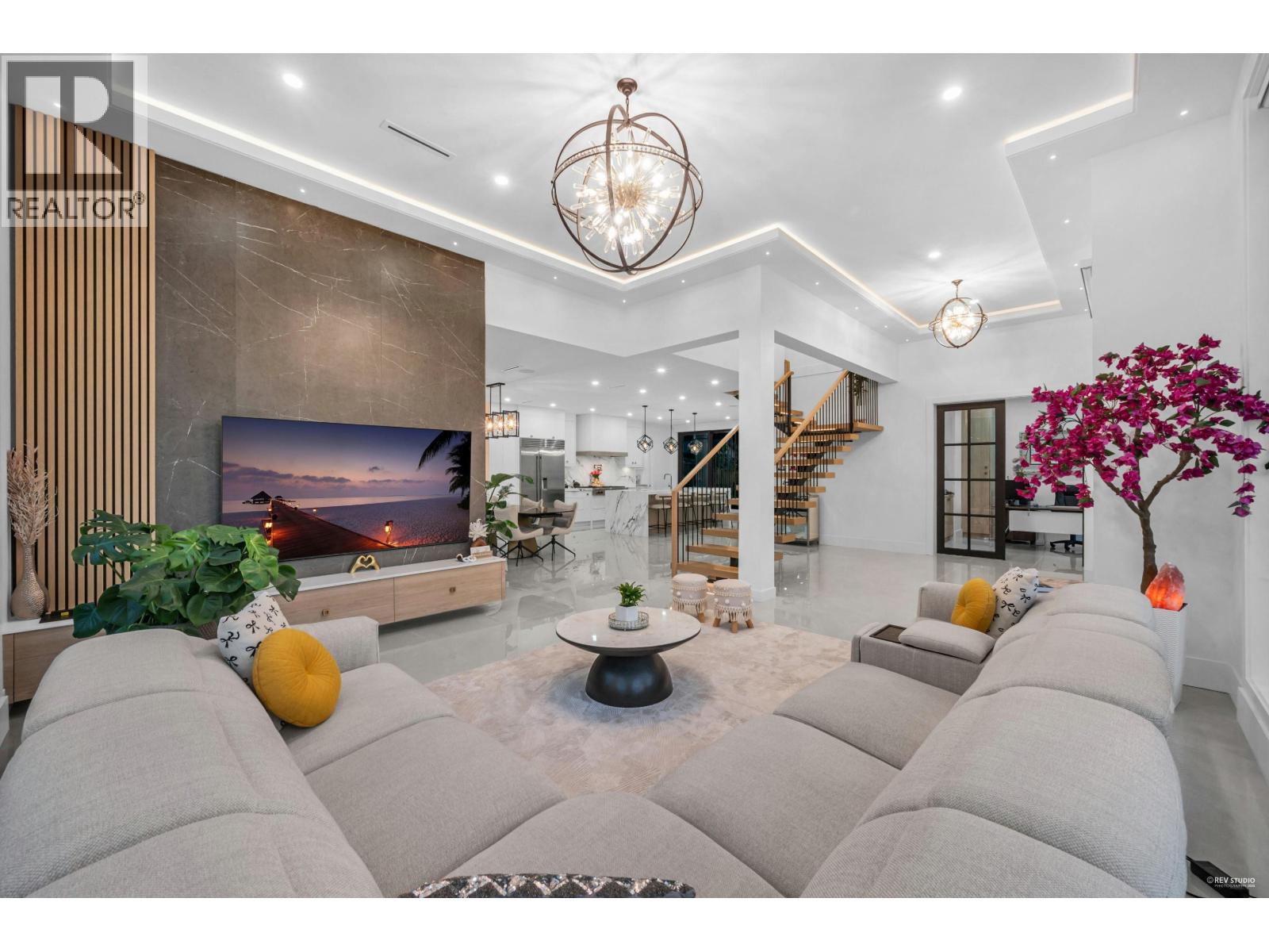 1390 SUTHERLAND AVENUE, North Vancouver