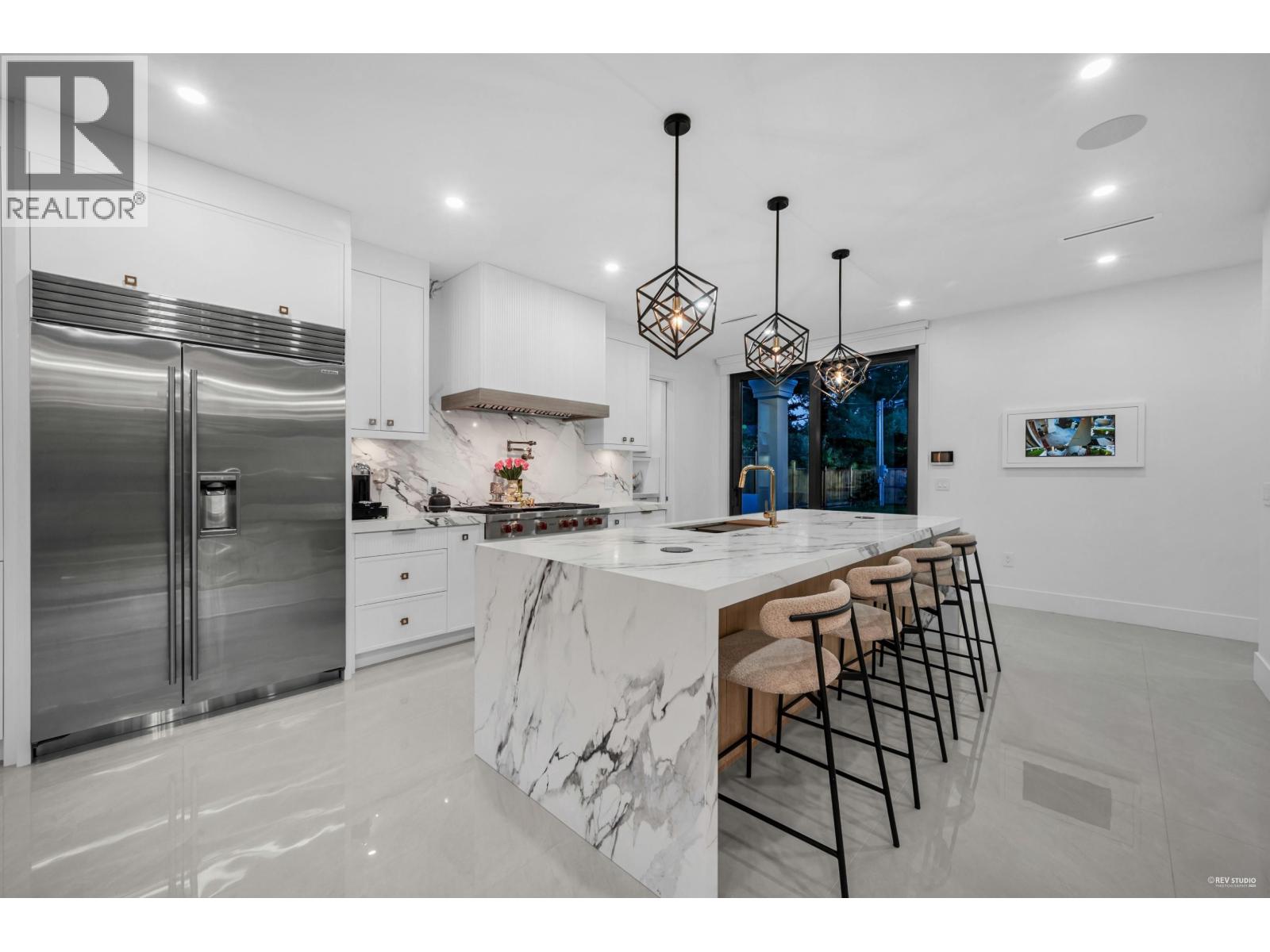 1390 SUTHERLAND AVENUE, North Vancouver