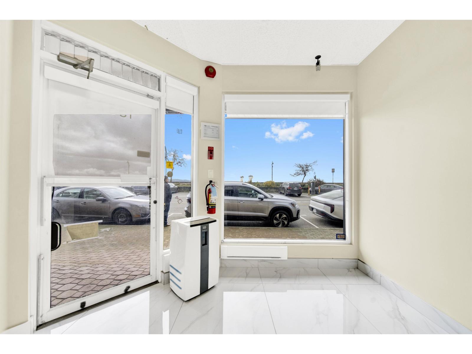 15573-15575 MARINE DRIVE, White Rock