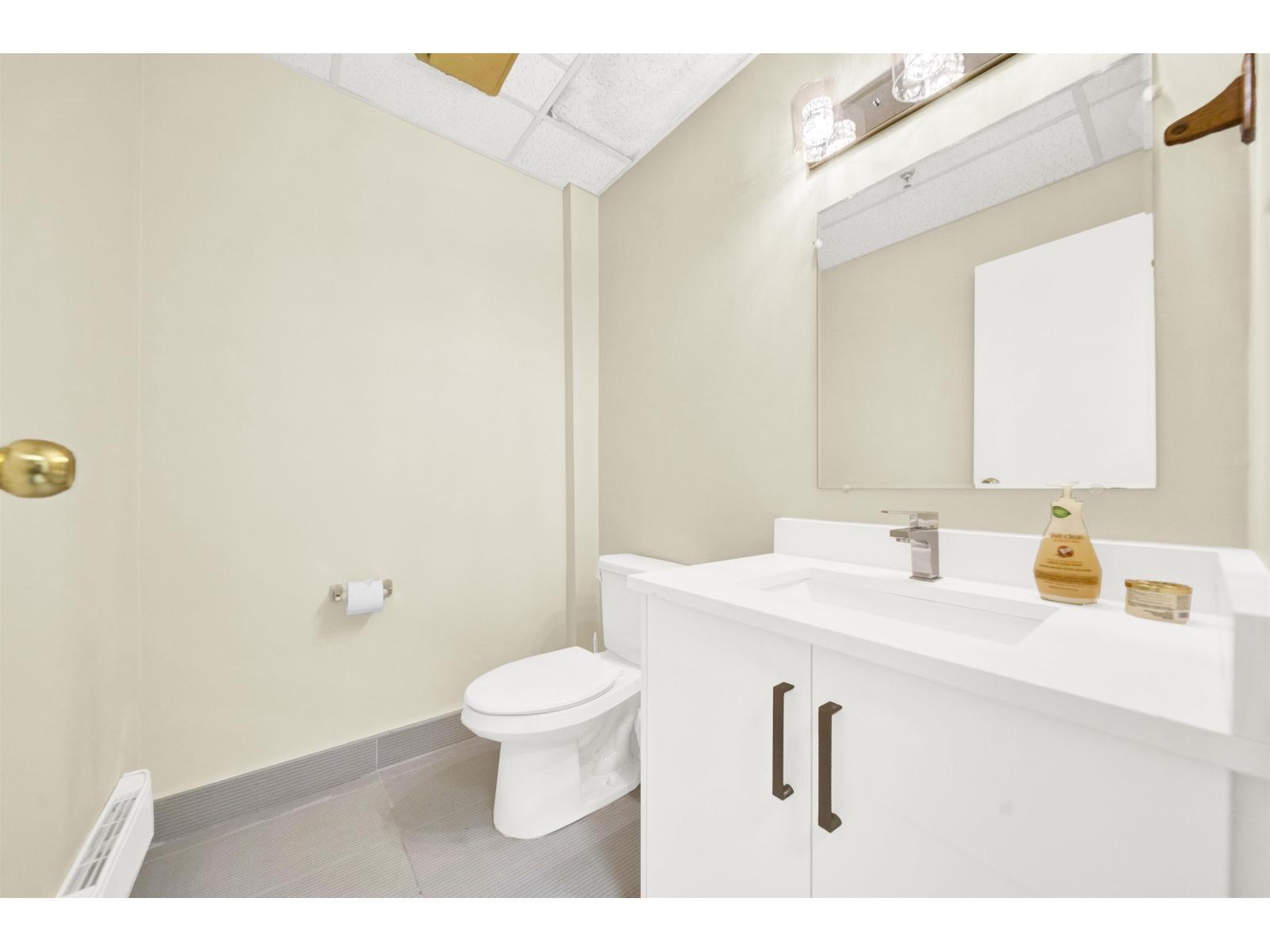 15573-15575 MARINE DRIVE, White Rock