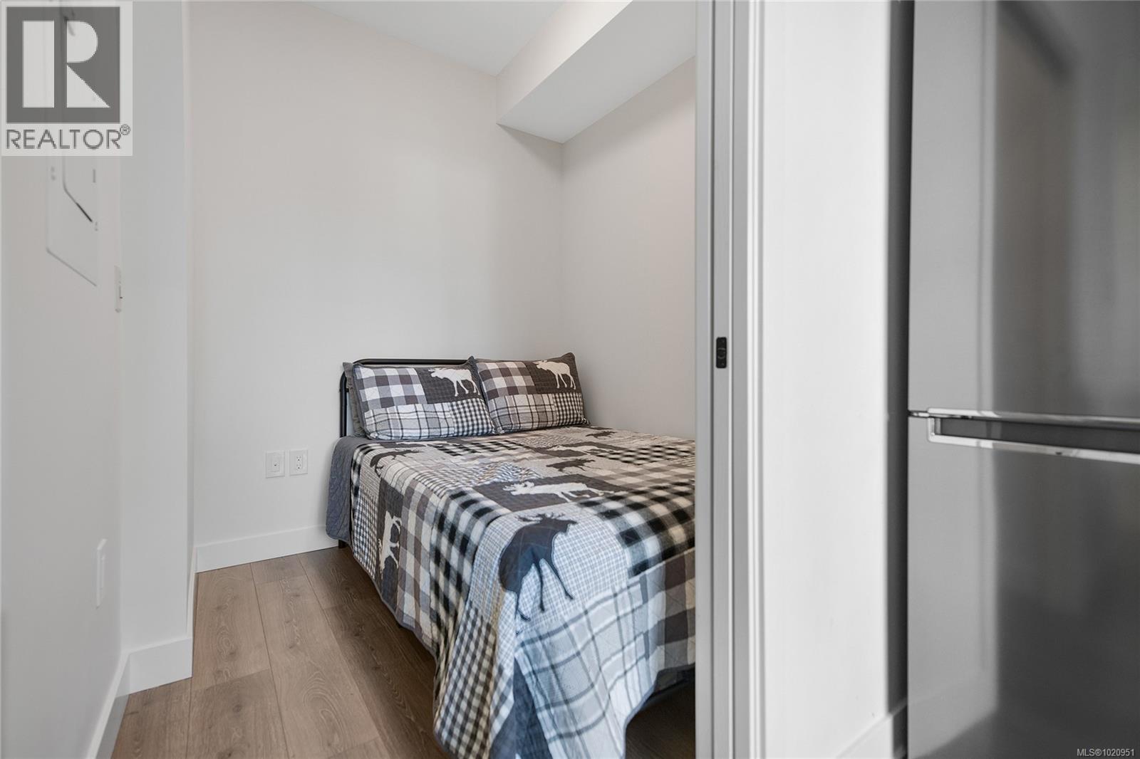 406 1301 Hillside Avenue, Victoria