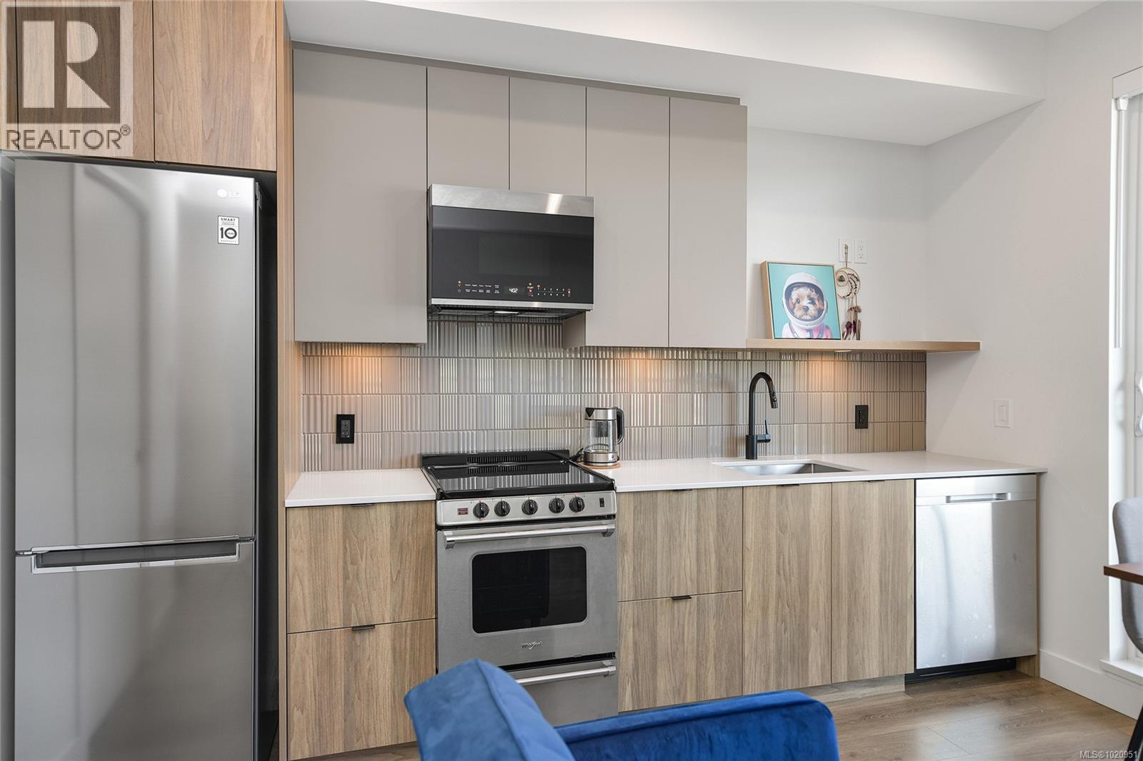 406 1301 Hillside Avenue, Victoria