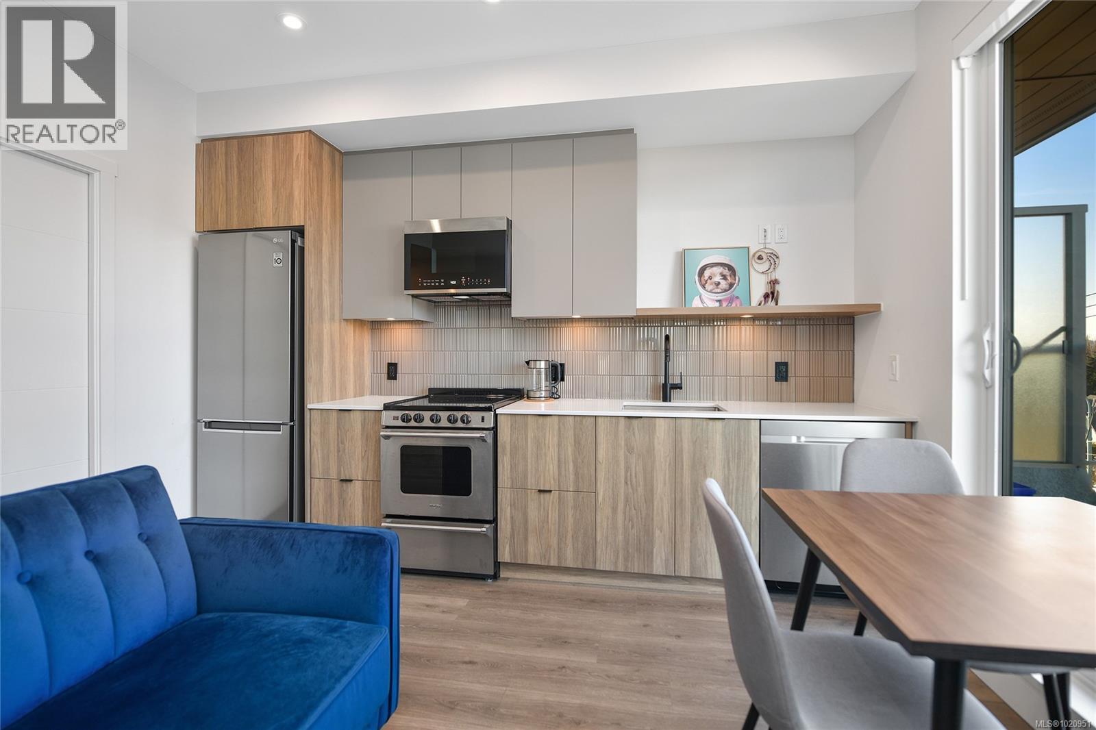 406 1301 Hillside Avenue, Victoria