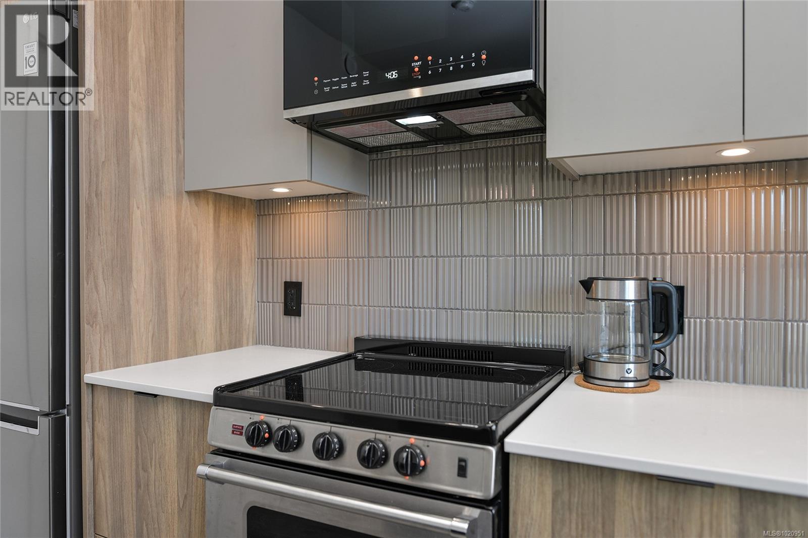 406 1301 Hillside Avenue, Victoria