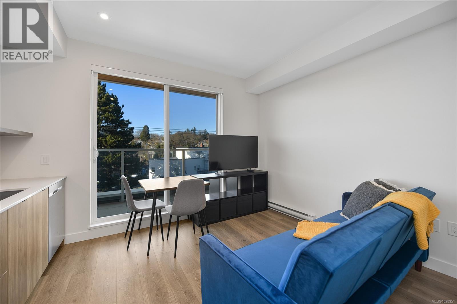 406 1301 Hillside Avenue, Victoria