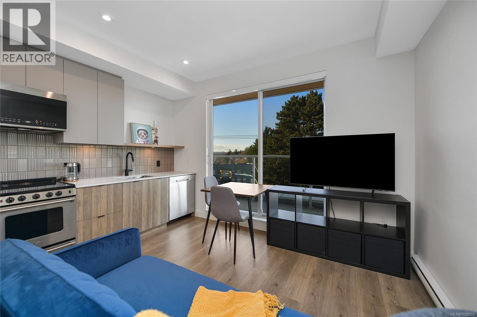 406 1301 Hillside Avenue, Victoria