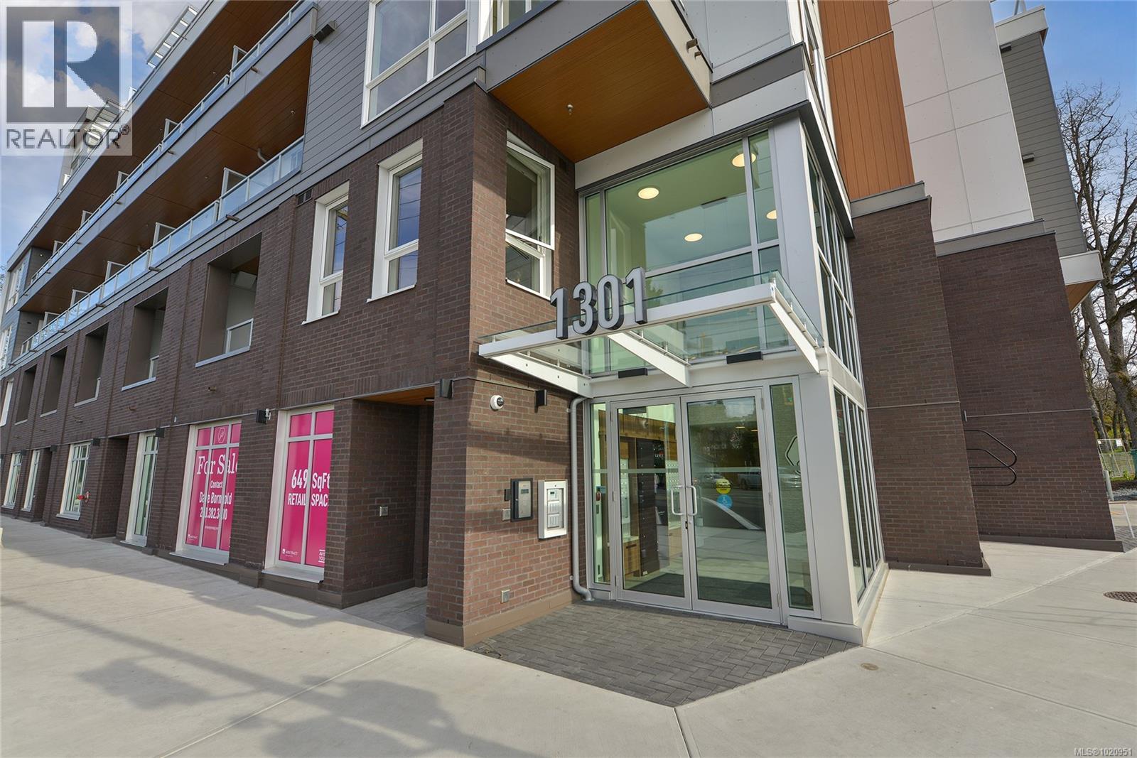 406 1301 Hillside Avenue, Victoria