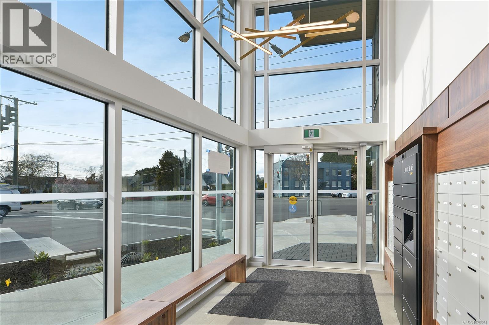 406 1301 Hillside Avenue, Victoria