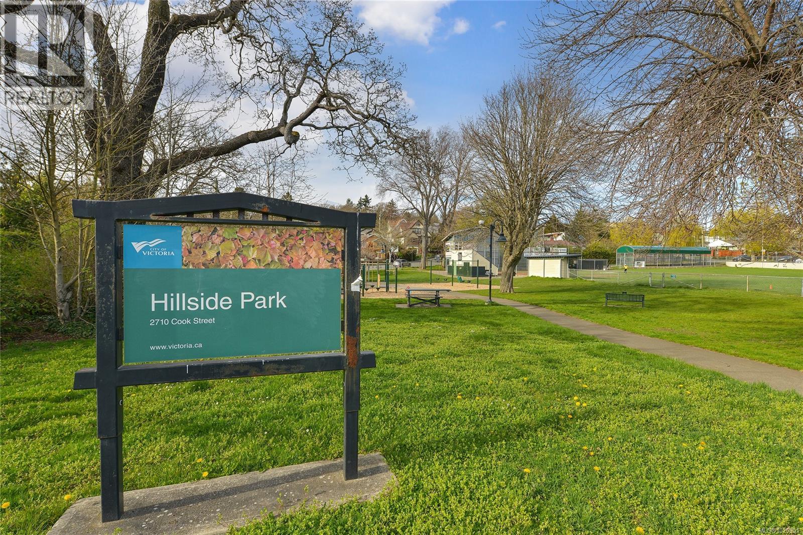 406 1301 Hillside Avenue, Victoria