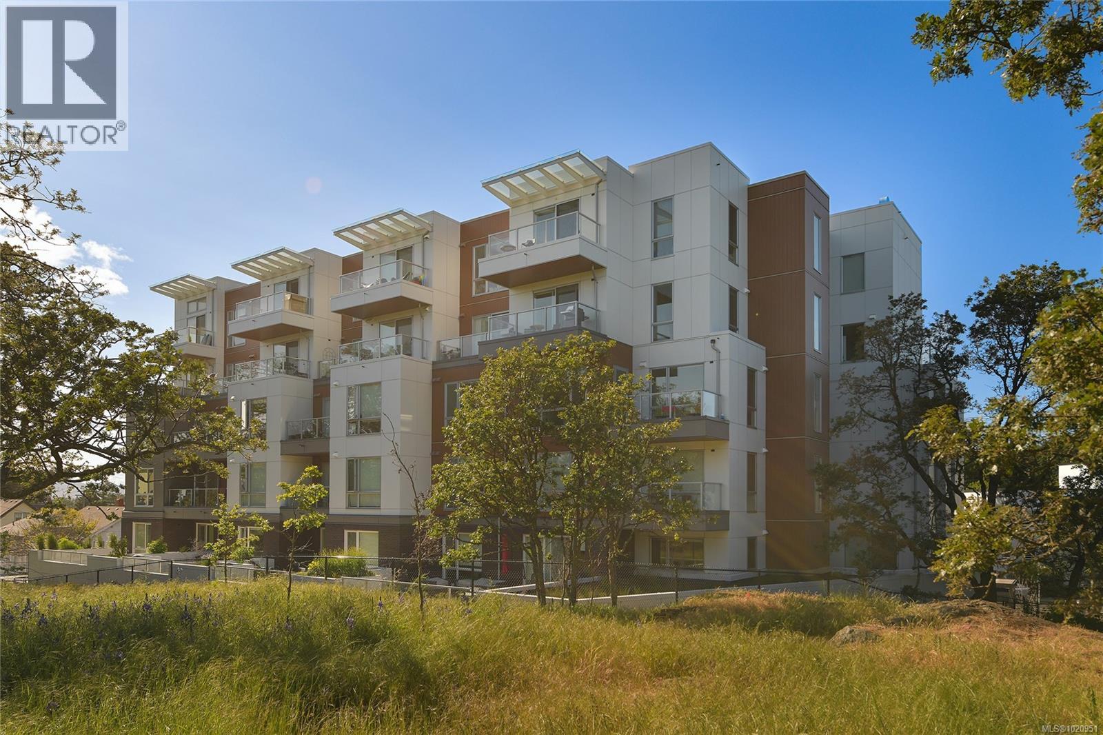 406 1301 Hillside Avenue, Victoria