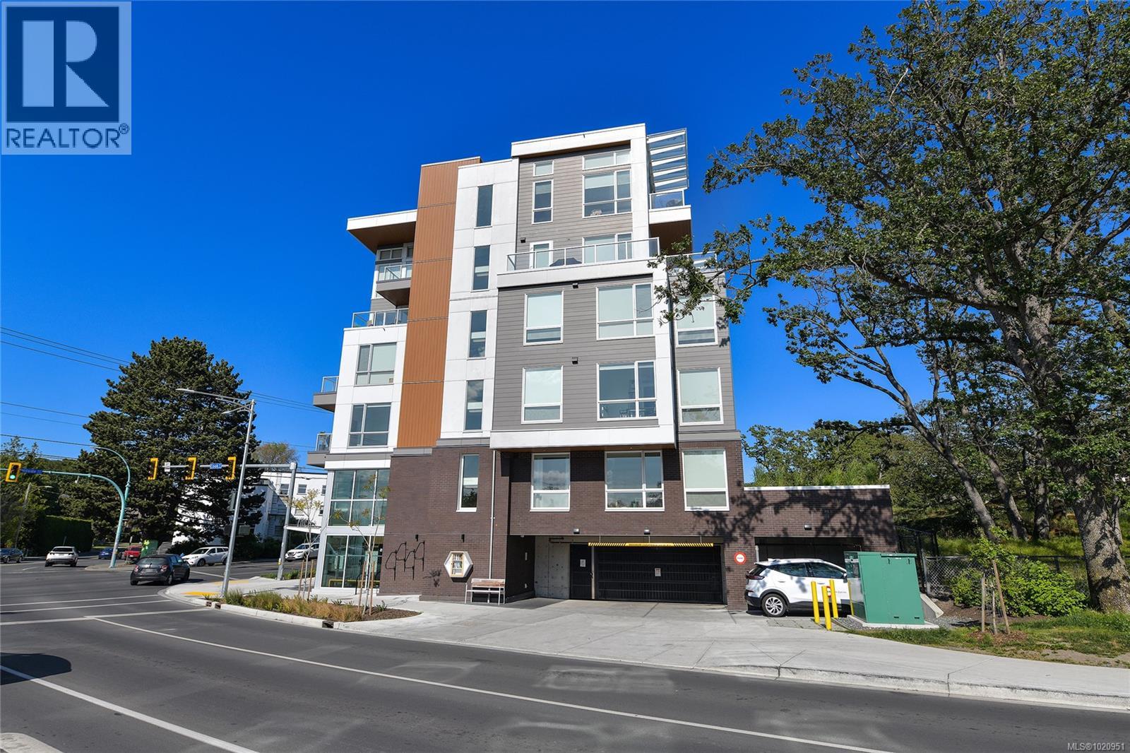 406 1301 Hillside Avenue, Victoria