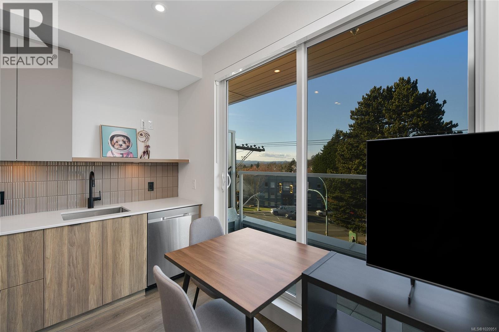 406 1301 Hillside Avenue, Victoria