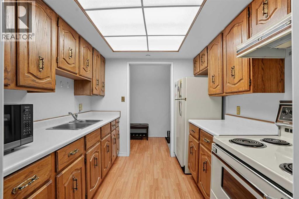 Single Family House for Sale in    Street NW Varsity Calgary 