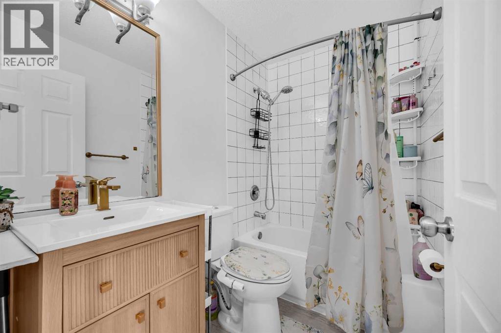 Single Family House for Sale in  Taracove Estate Drive NE Taradale Calgary 