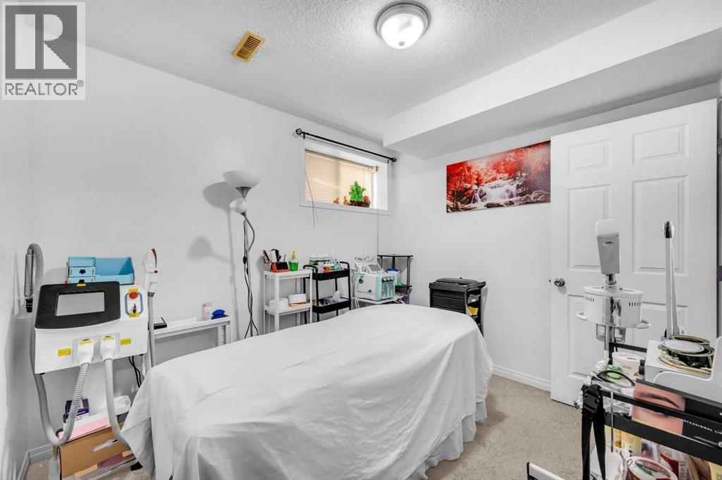 Single Family House for Sale in  Taracove Estate Drive NE Taradale Calgary 