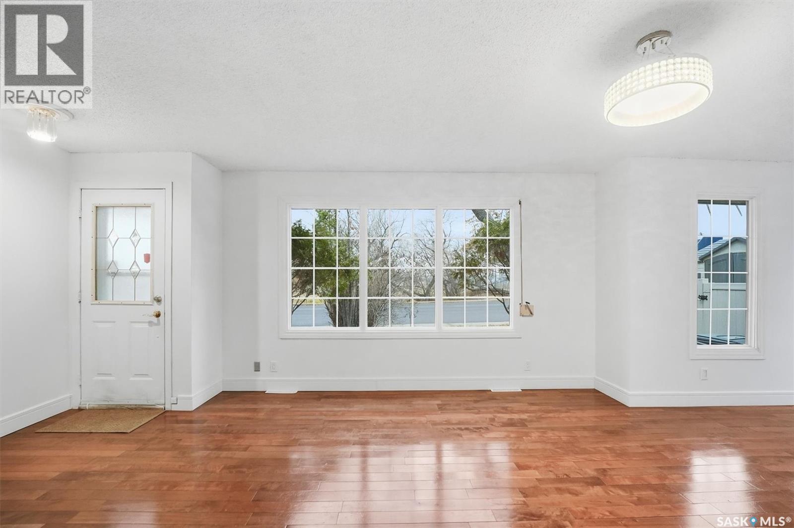 1424 Faulkner CRESCENT - Photo 3 of 50, Saskatoon, Saskatchewan