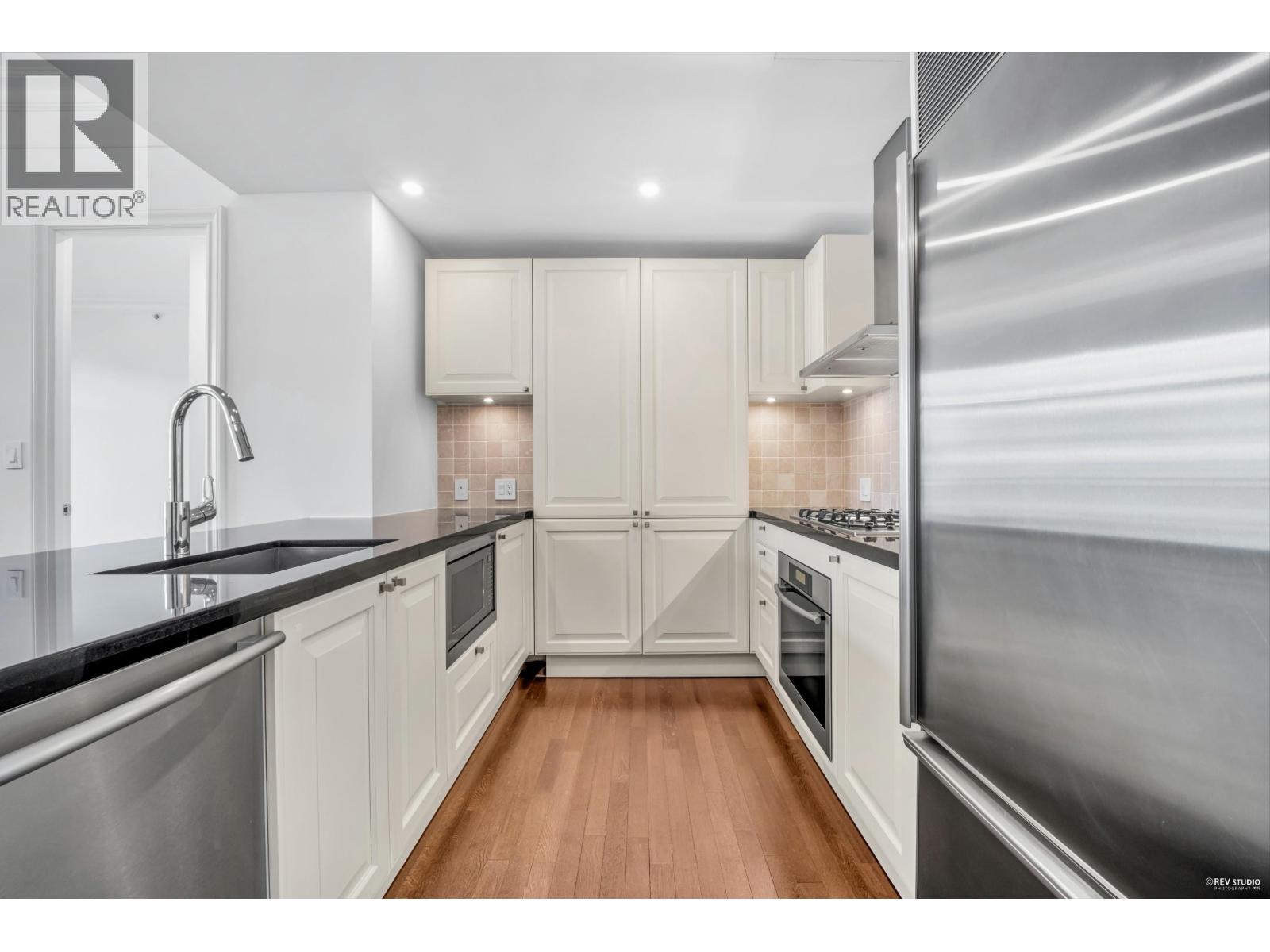 303 568 WATERS EDGE CRESCENT, West Vancouver