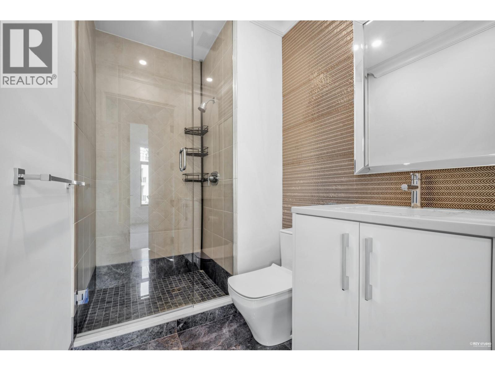 303 568 WATERS EDGE CRESCENT, West Vancouver