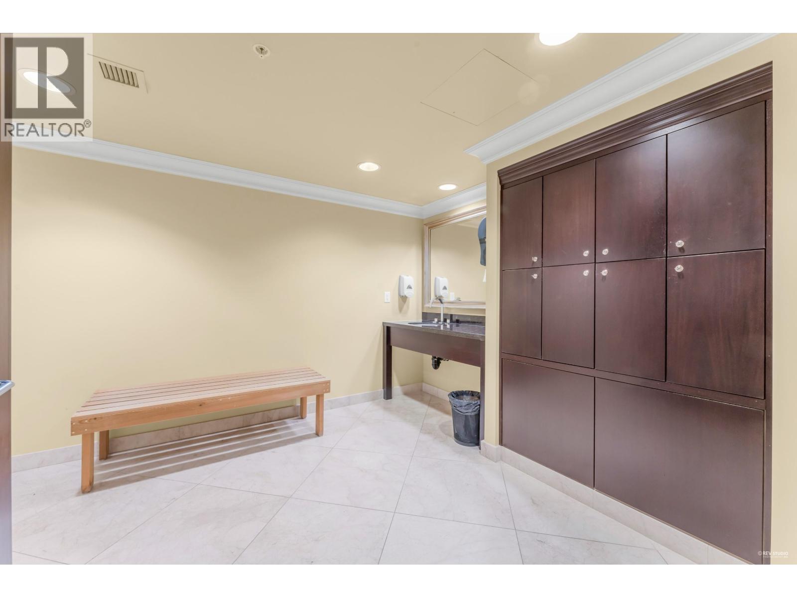 303 568 WATERS EDGE CRESCENT, West Vancouver