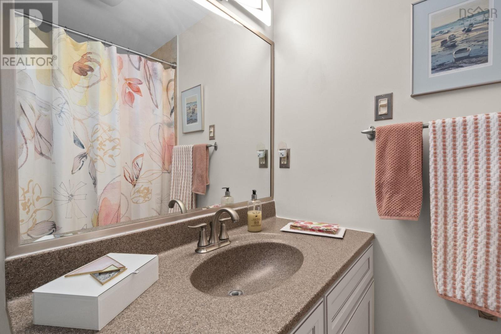 Property 22 of 24 of 804 1074 Wellington Street