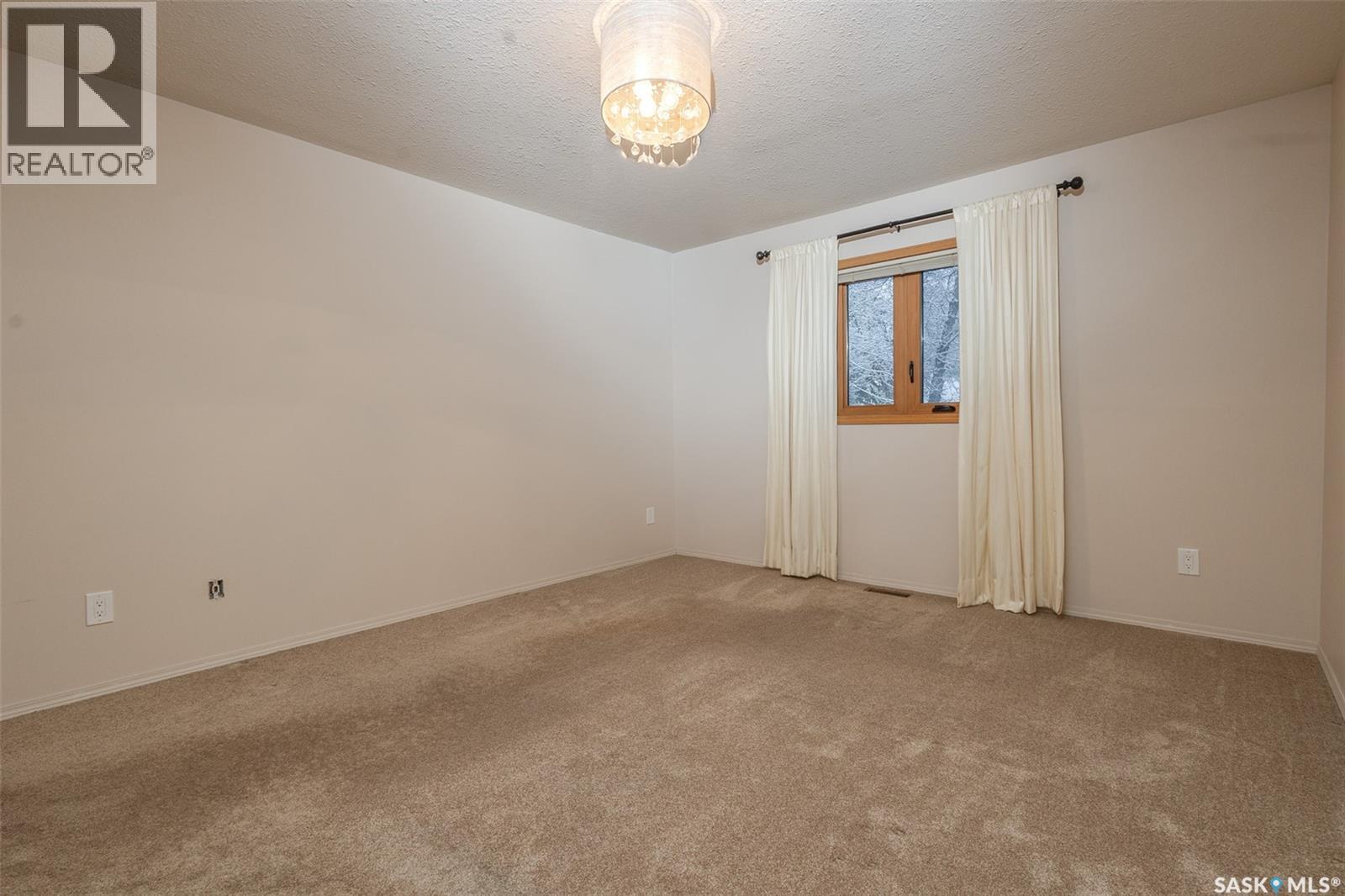 Single Family House Bungalow for Sale in   Heritage CRESCENT Saskatoon 