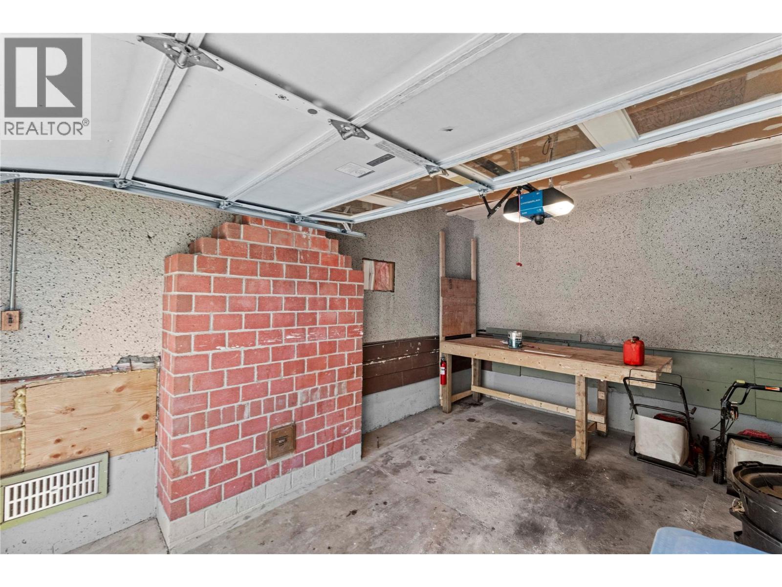 2037 PARKER Drive, Merritt