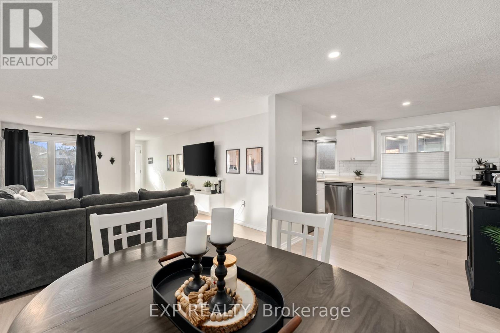 Single Family House Bungalow for Sale in  GEDDES CRESCENT Barrie (Northwest) 