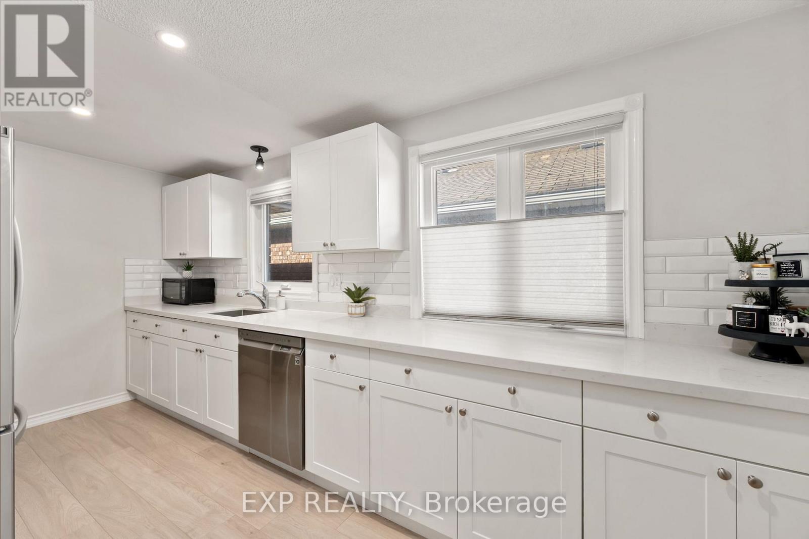 Single Family House Bungalow for Sale in  GEDDES CRESCENT Barrie (Northwest) 