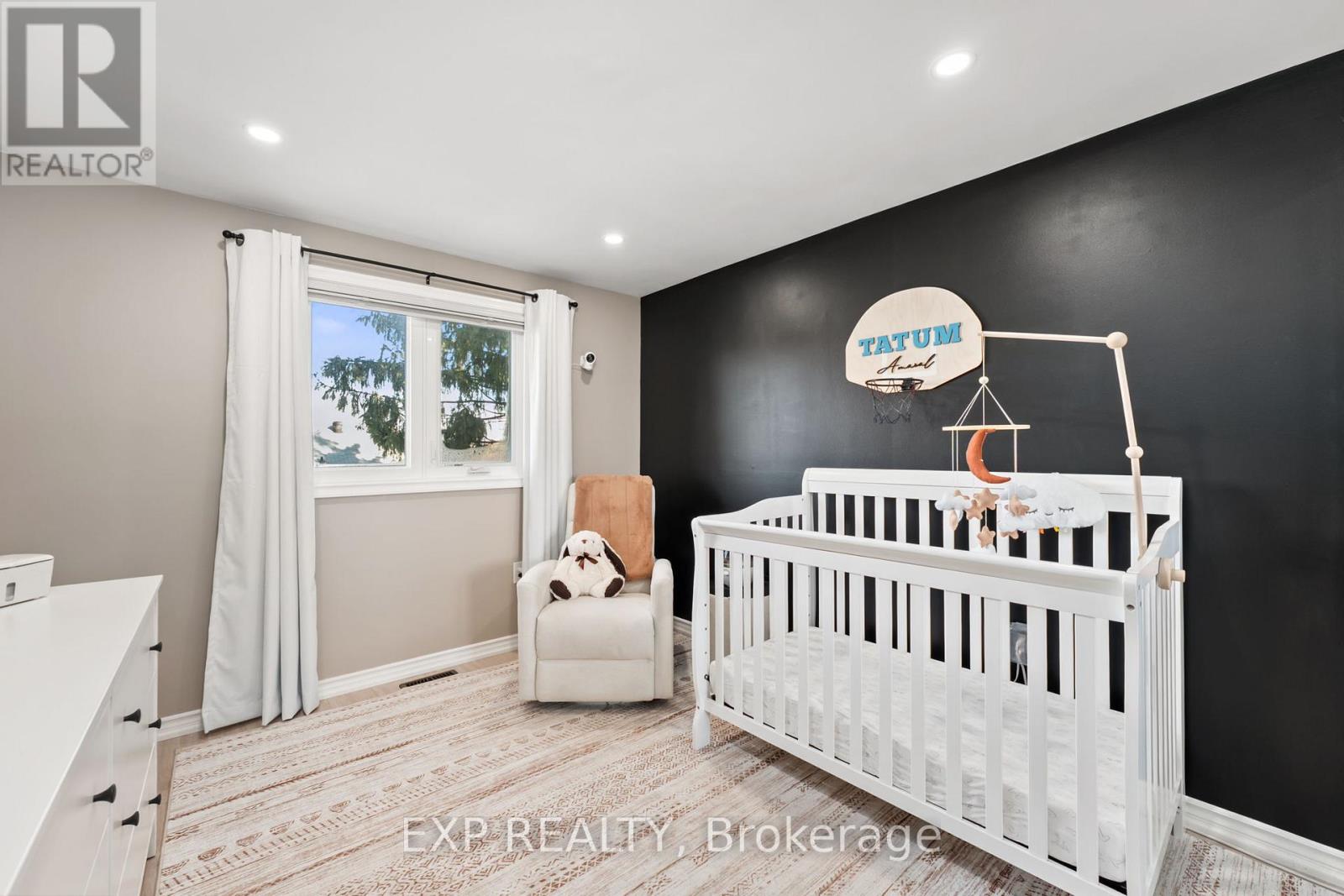 Single Family House Bungalow for Sale in  GEDDES CRESCENT Barrie (Northwest) 