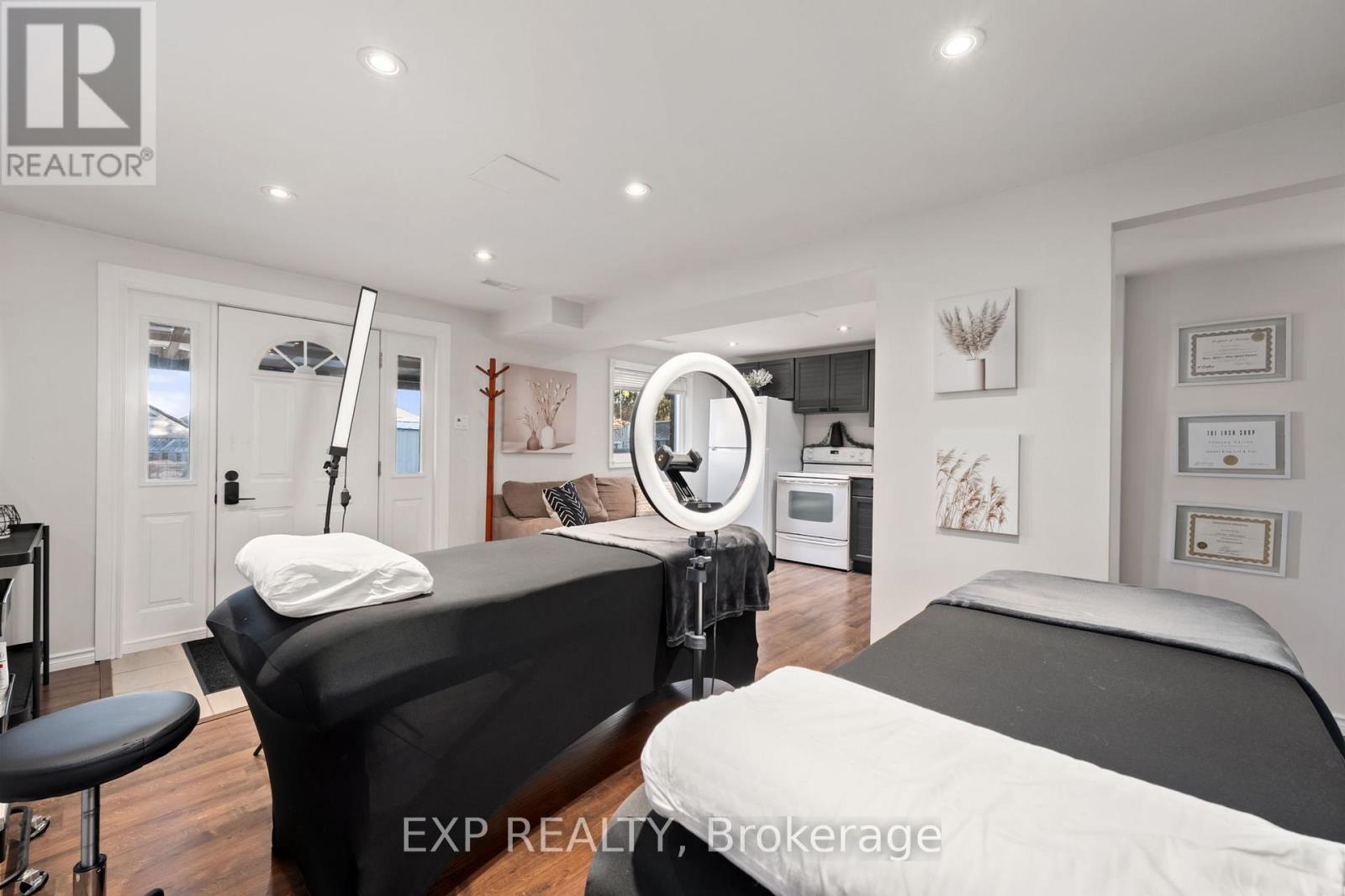 Single Family House Bungalow for Sale in  GEDDES CRESCENT Barrie (Northwest) 