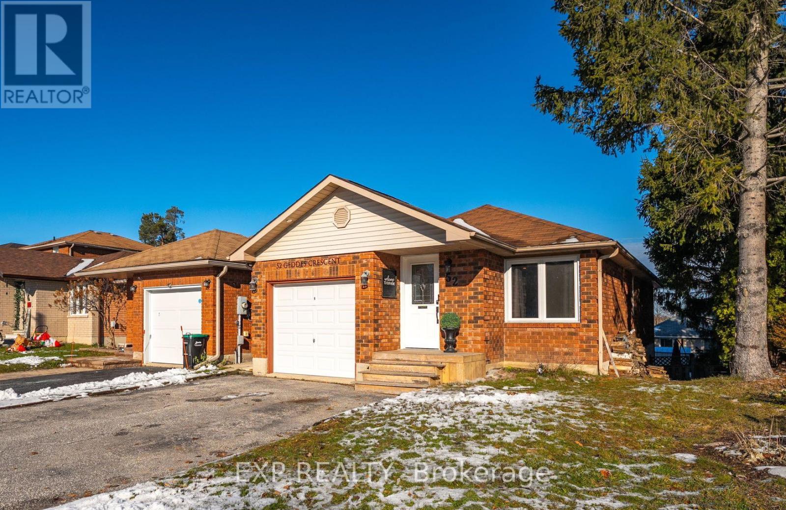Single Family House Bungalow for Sale in  GEDDES CRESCENT Barrie (Northwest) 