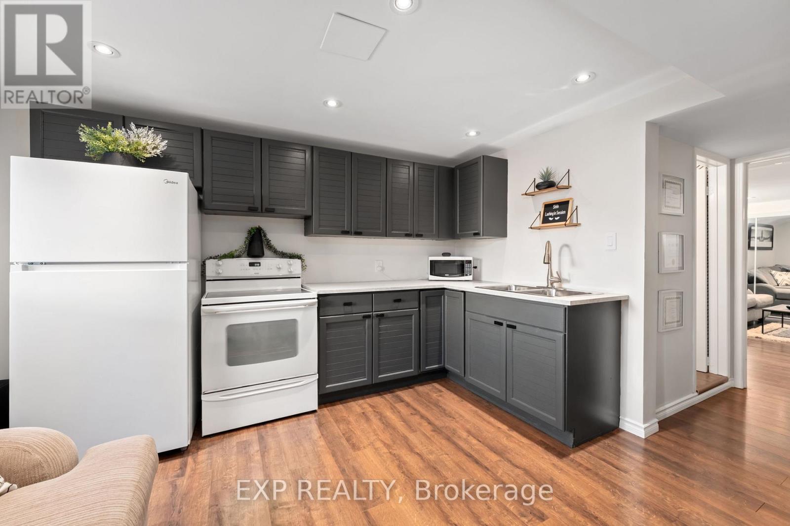 Single Family House Bungalow for Sale in  GEDDES CRESCENT Barrie (Northwest) 