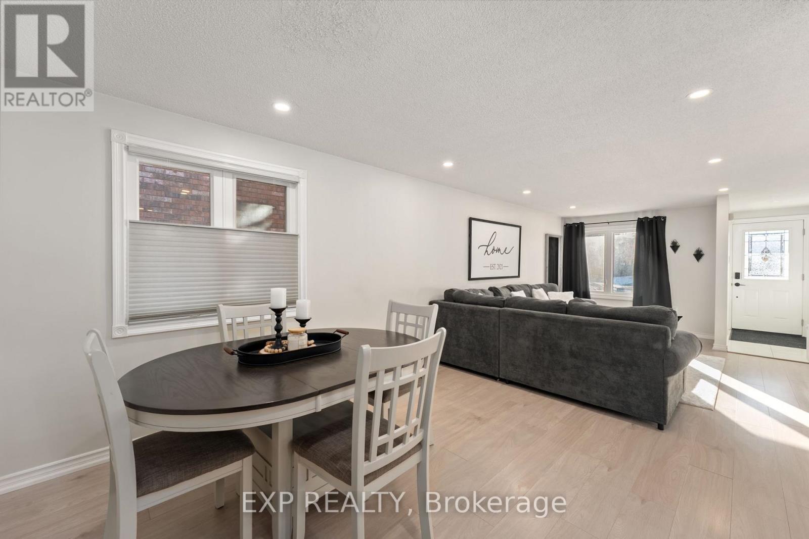 Single Family House Bungalow for Sale in  GEDDES CRESCENT Barrie (Northwest) 