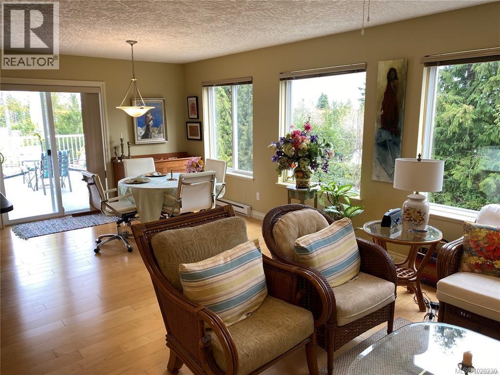 1731 Dar's Pl, Qualicum Beach