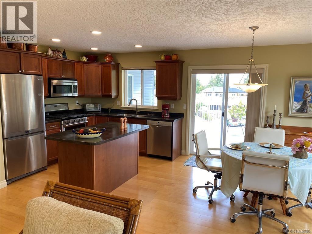 1731 Dar's Pl, Qualicum Beach