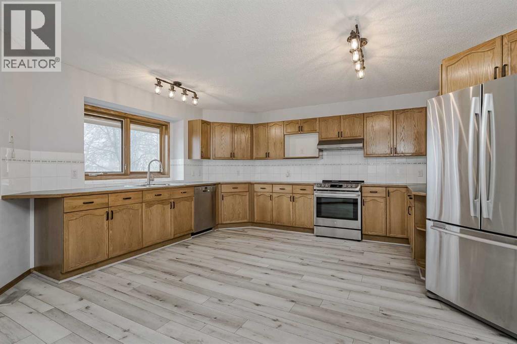 Single Family House for Sale in  Douglas Glen Court SE Douglasdale/Glen Calgary 